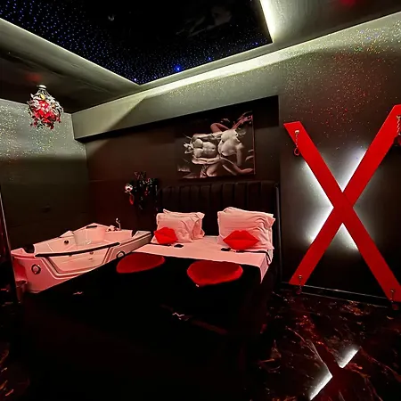 מלון אהבה Romeo Nights - - Adults Only