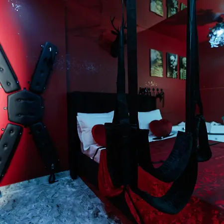 Готель для побачень Romeo Nights - Private - Adults Only Бухарест