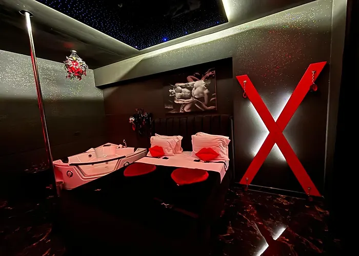 Готель для побачень Romeo Nights - Private - Adults Only