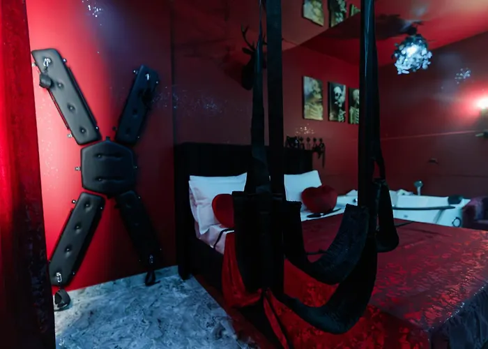 Готель для побачень Romeo Nights - Private - Adults Only Бухарест