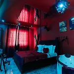 Romeo Nights - Private - Adults Only 3* 부쿠레슈티