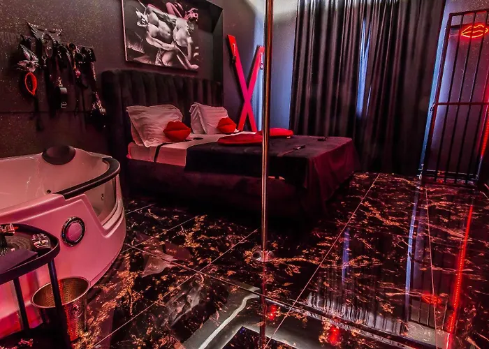 Romeo Nights - Private - Adults Only 3* 부쿠레슈티